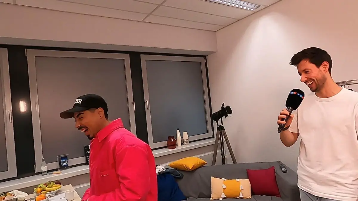 Bild zu: "Rückblick der RTL-Reporter: Das waren die witzigsten Promi-Treffen des Jahres"