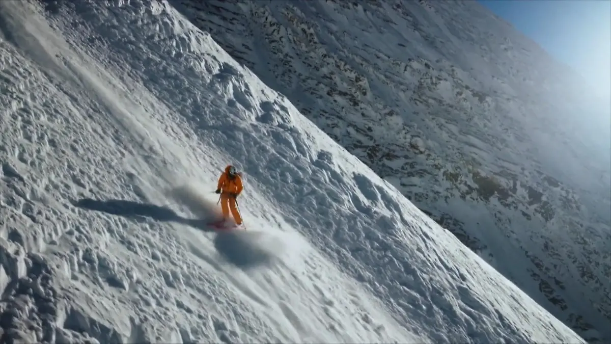 Skifahrer fährt Mount Everest hinunter - vorher verstreut er Asche seiner Freundin Abschied auf dem höchsten Berg der Erde