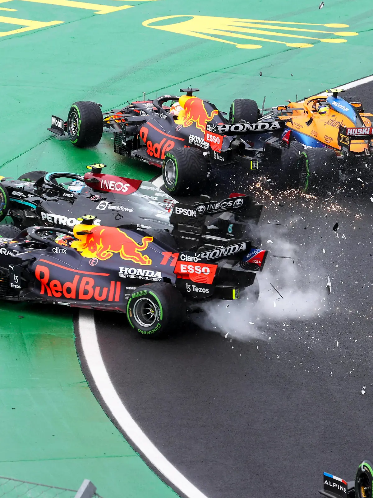  Start, 11 Sergio Perez MEX, Red Bull Racing, 77 Valtteri Bottas FIN, Mercedes-AMG Petronas F1 Team, 33 Max Verstappen NED, Red Bull Racing, 4 Lando Norris GBR, McLaren F1 Team, F1 Grand Prix of Hungary at Hungaroring on August 1, 2021 in Budapest, Hungary. Photo by HOCH ZWEI Budapest Hungary *** Start, 11 Sergio Perez MEX, Red Bull Racing , 77 Valtteri Bottas FIN, Mercedes AMG Petronas F1 Team , 33 Max Verstappen NED, Red Bull Racing , 4 Lando Norris GBR, McLaren F1 Team , F1 Grand Prix of Hungary at Hungaroring on August 1, 2021 in Budapest, Hungary Photo by HOCH ZWEI Budapest Hungary