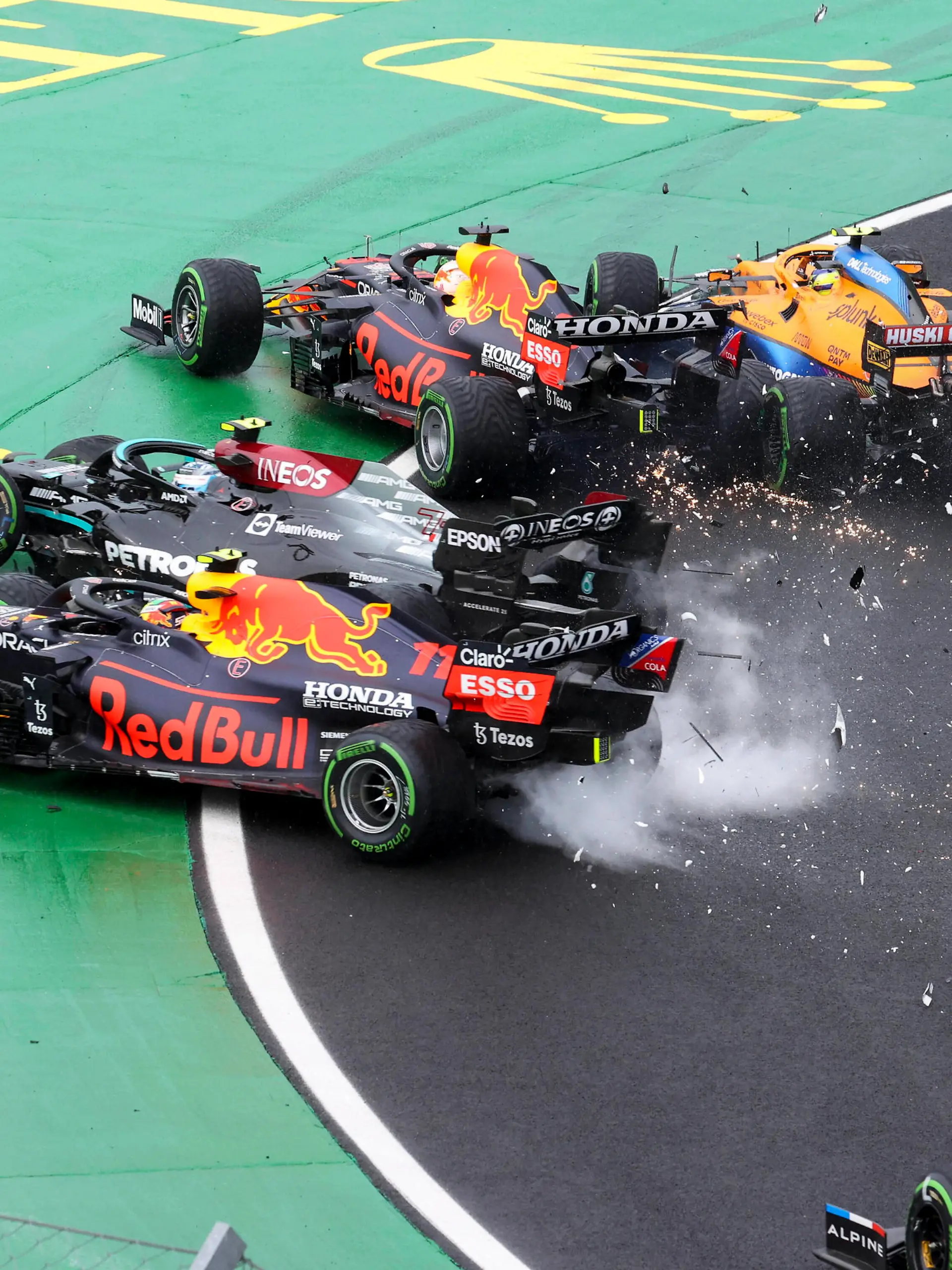  Start, 11 Sergio Perez MEX, Red Bull Racing, 77 Valtteri Bottas FIN, Mercedes-AMG Petronas F1 Team, 33 Max Verstappen NED, Red Bull Racing, 4 Lando Norris GBR, McLaren F1 Team, F1 Grand Prix of Hungary at Hungaroring on August 1, 2021 in Budapest, Hungary. Photo by HOCH ZWEI Budapest Hungary *** Start, 11 Sergio Perez MEX, Red Bull Racing , 77 Valtteri Bottas FIN, Mercedes AMG Petronas F1 Team , 33 Max Verstappen NED, Red Bull Racing , 4 Lando Norris GBR, McLaren F1 Team , F1 Grand Prix of Hungary at Hungaroring on August 1, 2021 in Budapest, Hungary Photo by HOCH ZWEI Budapest Hungary