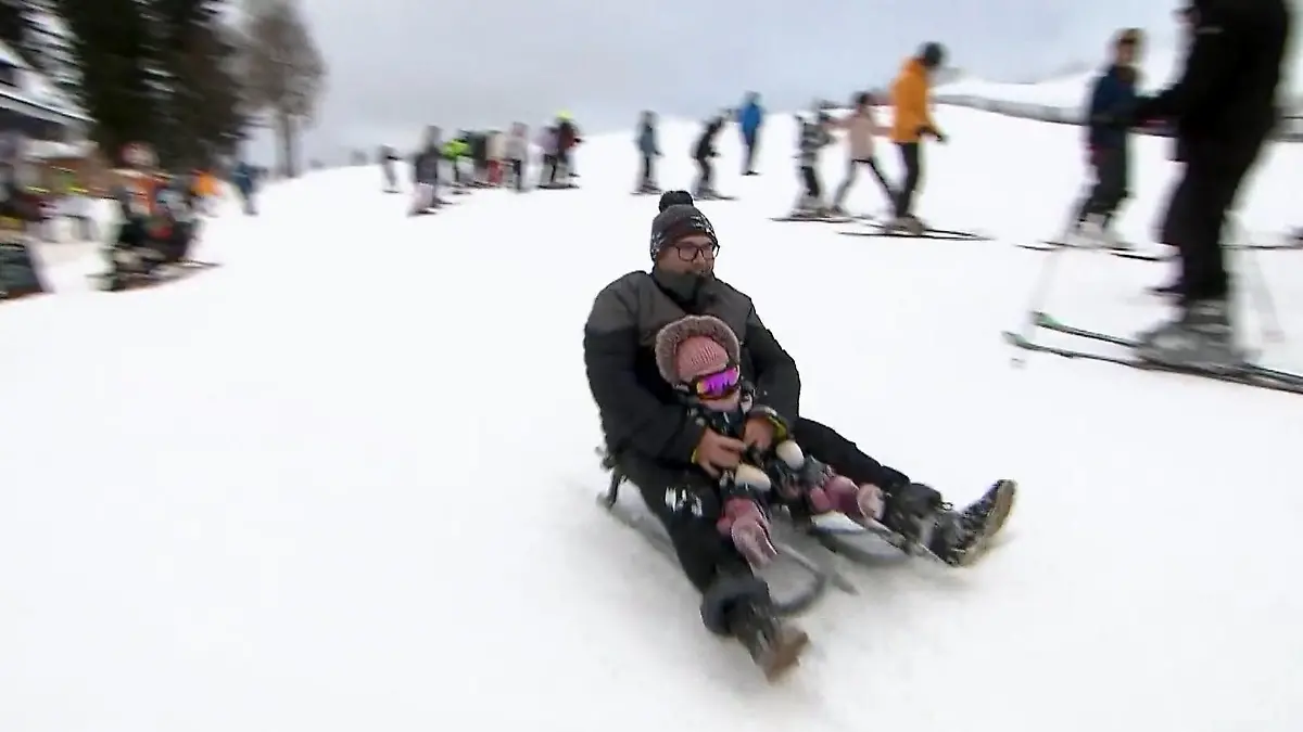Schnee ist da! Endlich kann die Skisaison eröffnet werden Weiße Überraschungen auch im Flachland