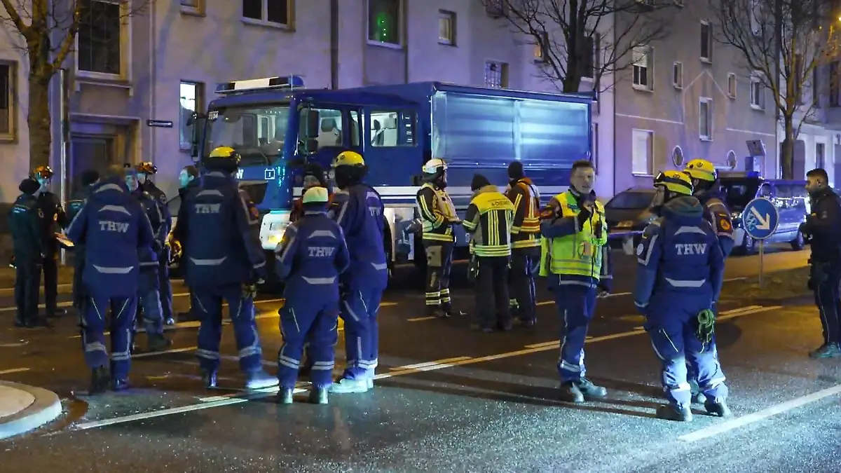 Silvester unter Spannung – Polizei und Feuerwehr rüsten sich für mögliche Krawalle Einsatzmarathon für Rettungskräfte