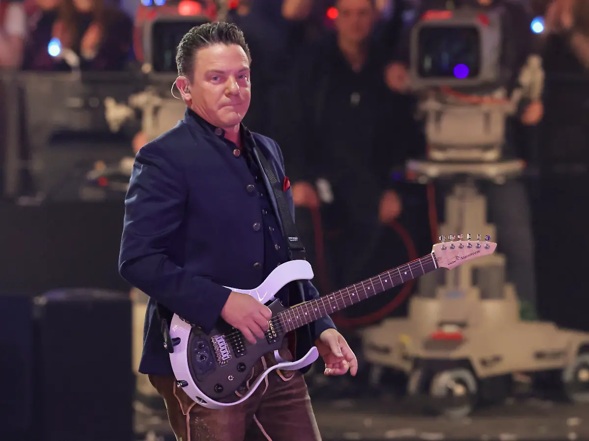 Silbereisens Schlagerbooom: Panne! Stefan Mross verheddert sich in Kabelsalat