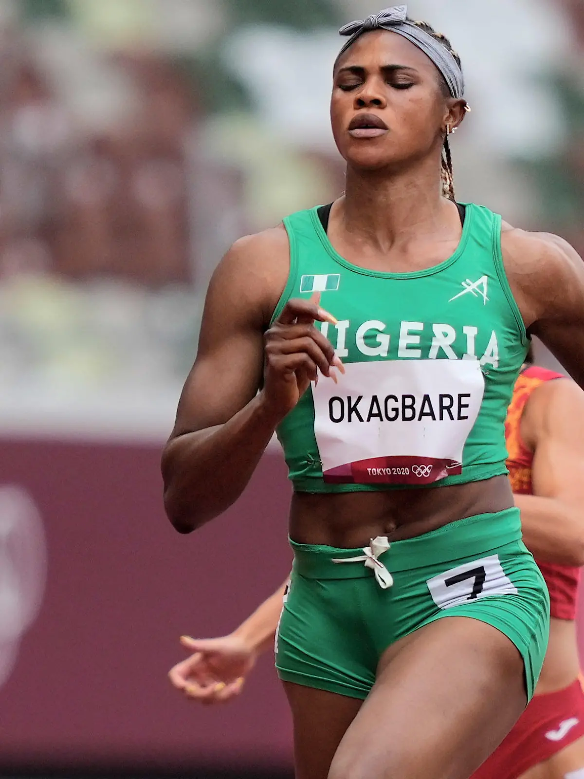 30.07.2021, Japan, Tokio: Leichtathletik: Olympia, Vorkampf, 100 m, Frauen, Vorläufe, Olympic Stadium.
Blessing Okagbare (r) aus Nigeria in Aktion. Foto: Martin Meissner/AP/dpa +++ dpa-Bildfunk +++
