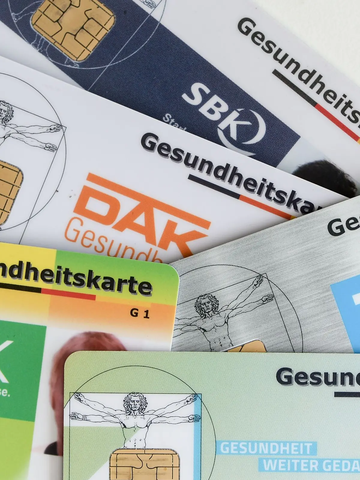 Bild zu: "Knapp die Hälfte der Krankenkassen erhöht Beiträge – das ist jetzt die günstigste!"