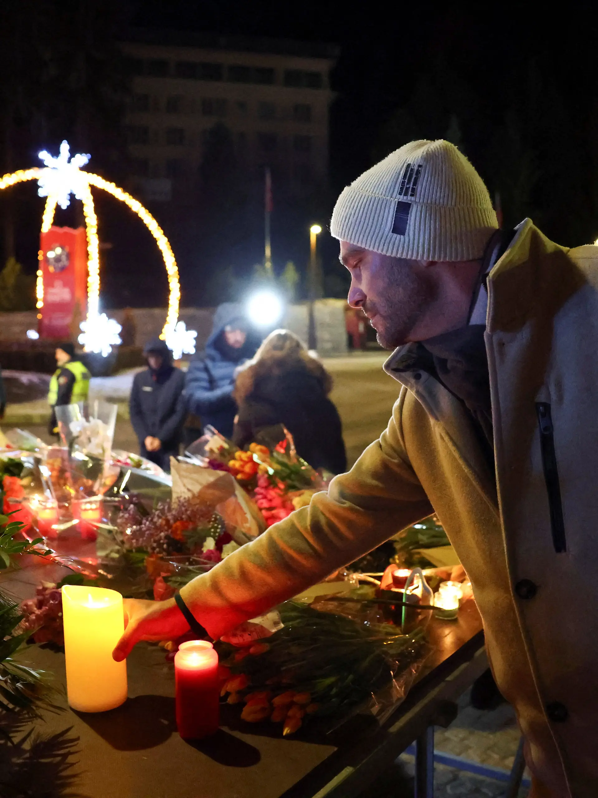 In Crans-Montana (Schweiz) sind an Neujahr 2026 mindestens 40 Menschen nach einem Feuer in der Bar „Le Constellation” ums Leben gekommen.