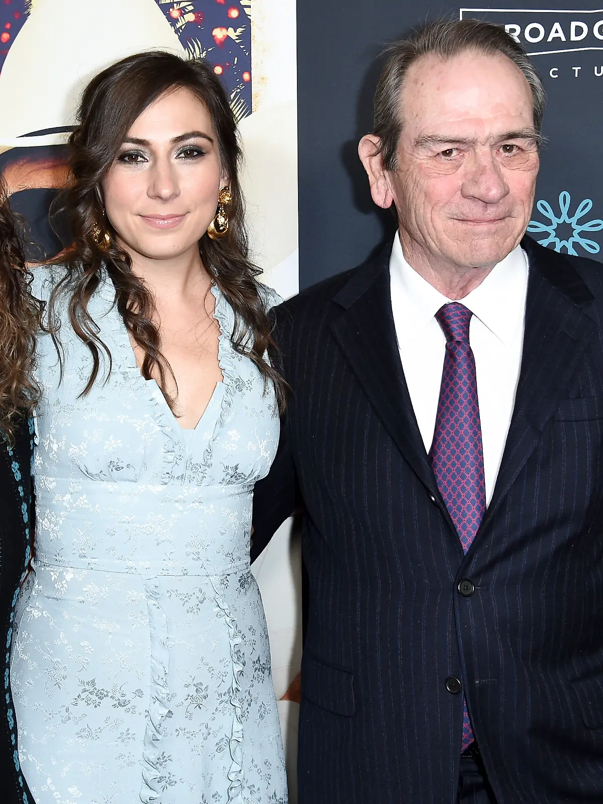 Victoria Jones (Mitte) mit ihrem Vater Tommy Lee Jones bei einer Filmpremiere in Los Angeles