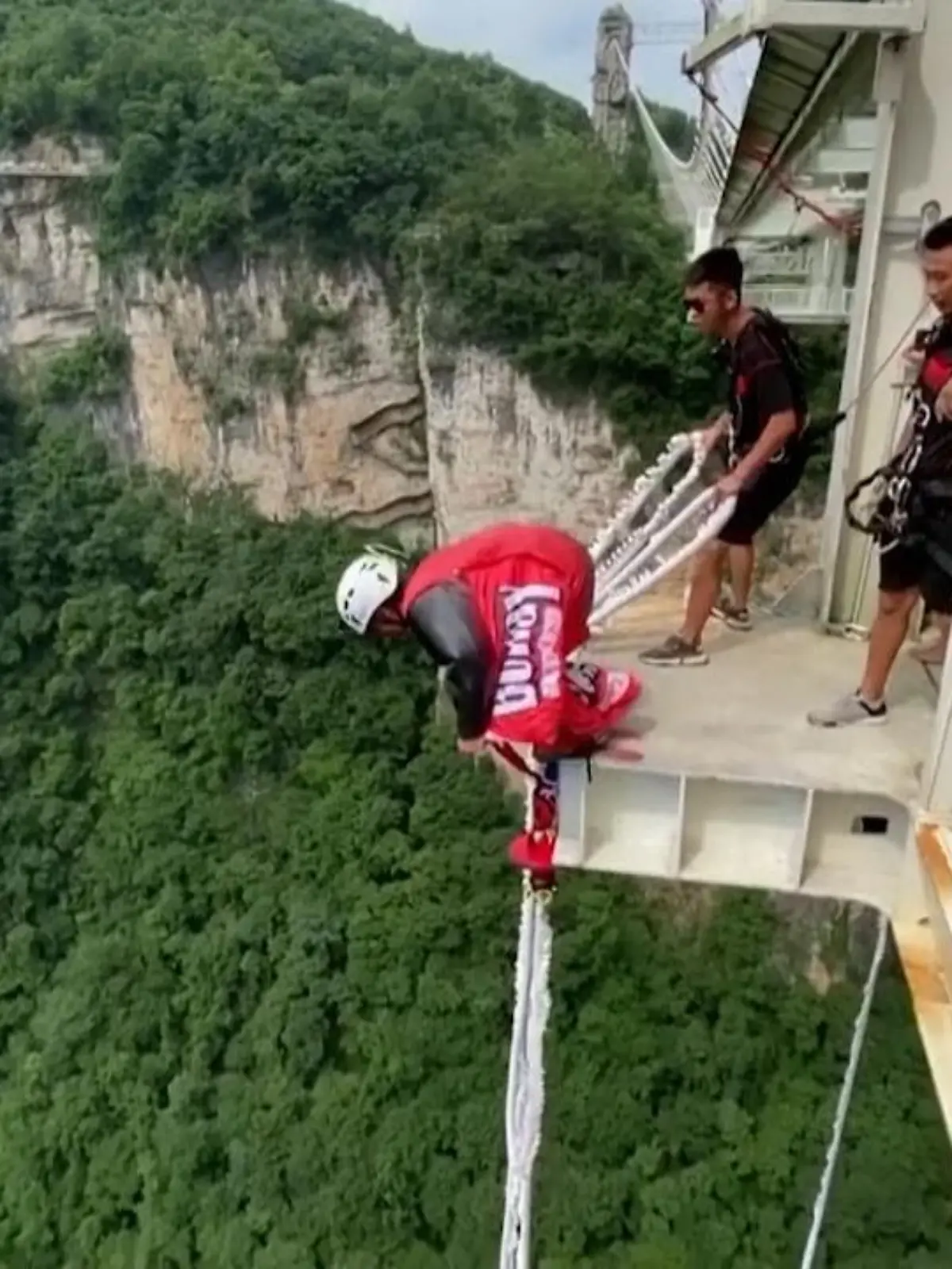 Bild zu: "China: Höchster Bungee-Jump der Welt"