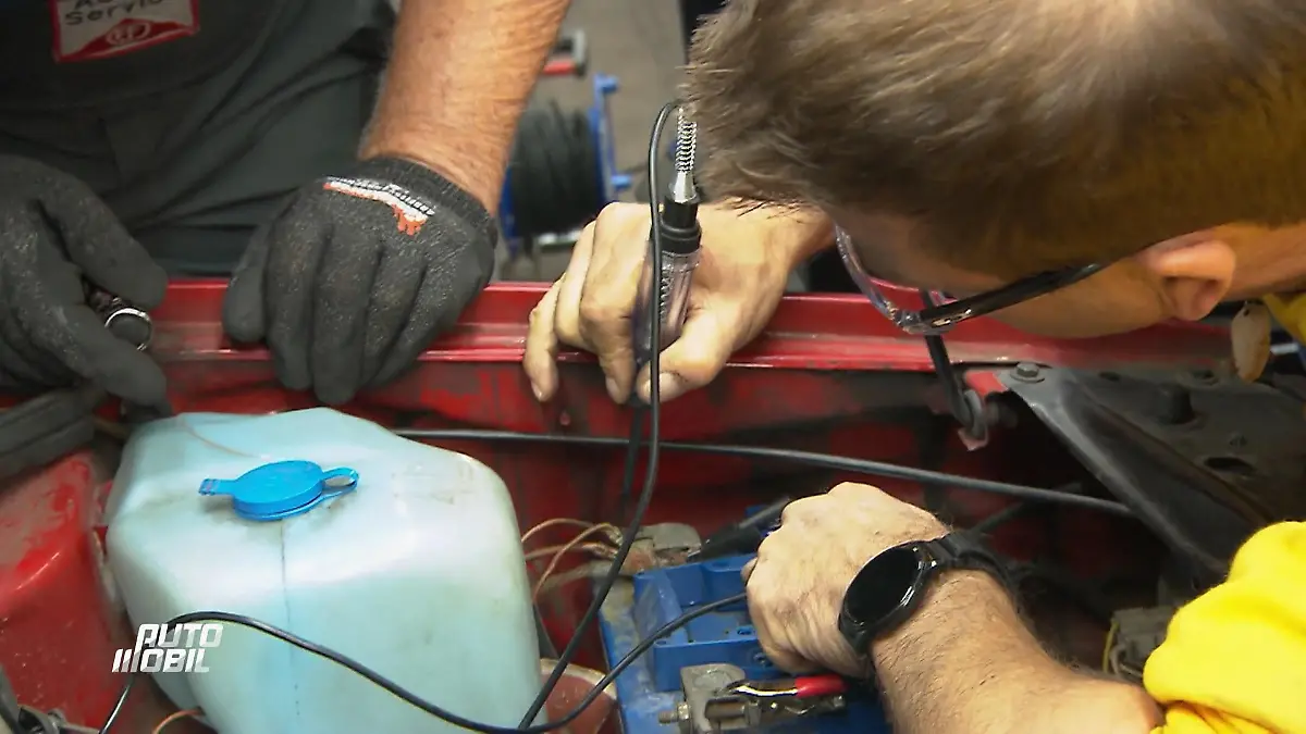 Oxidiertes Kabel entdeckt – ist das der Auslöser? Spur im Kabelsalat