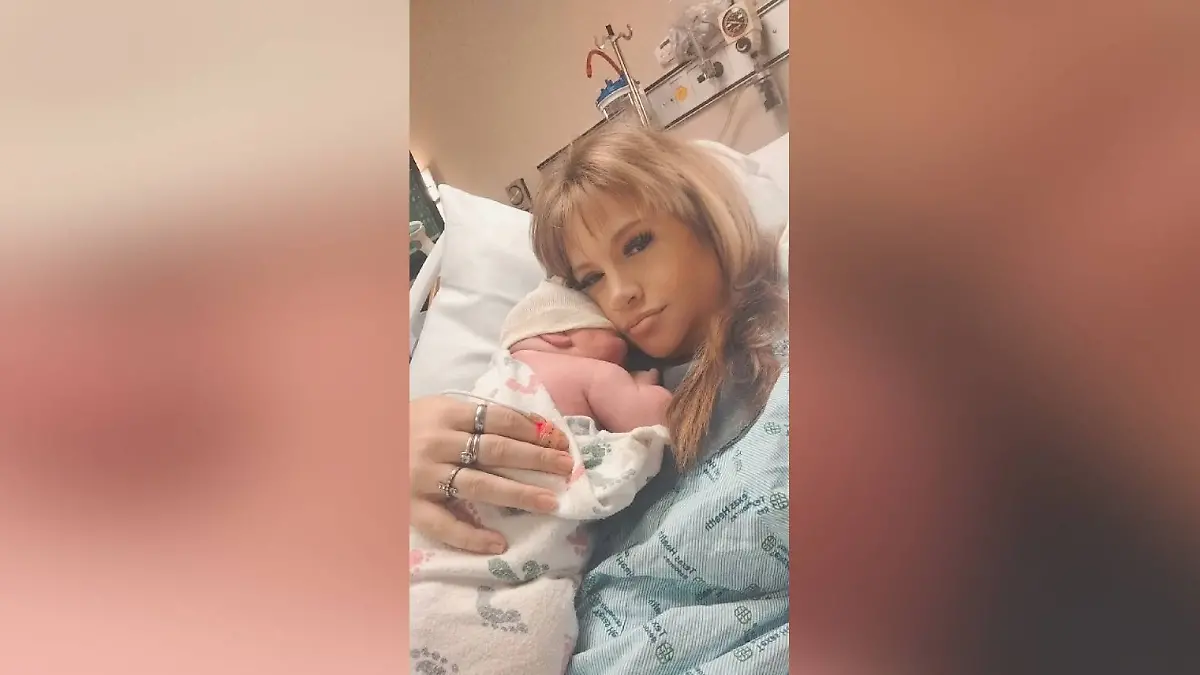 Mama Markie mit ihrem Wonneproppen