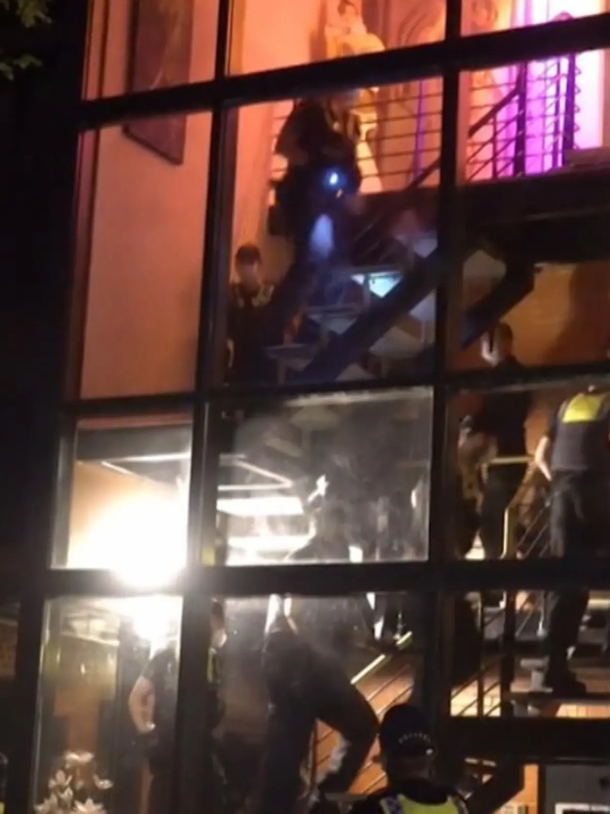 Bild zu: "Polizei löst Swinger-Party auf"