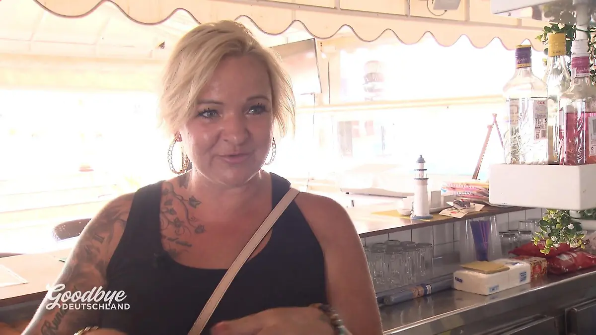 Eröffnung der Poolbar unter Hochdruck Countdown am Pool