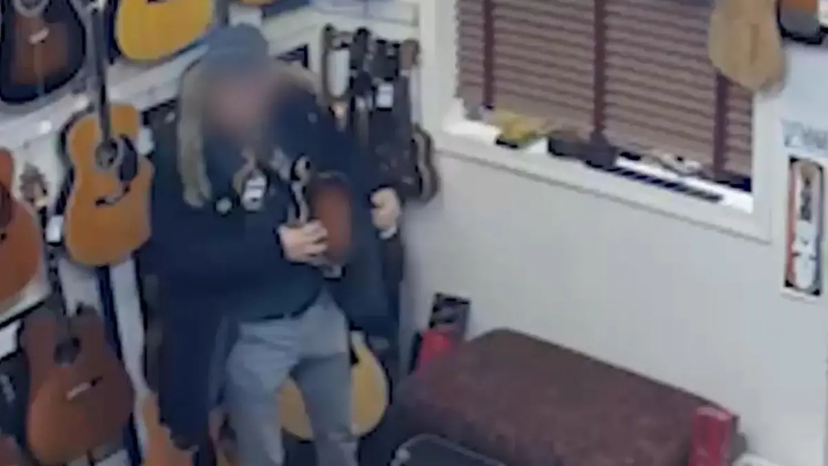 Betrunkener Dieb geht viral – und entschuldigt sich mit dieser süßen Geste! Erst fette Beute, dann große Reue