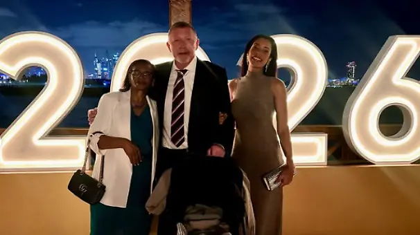 Boris-Becker-sendet-Neujahrsgr-e-tanzend-mit-dem-Kinderwagen