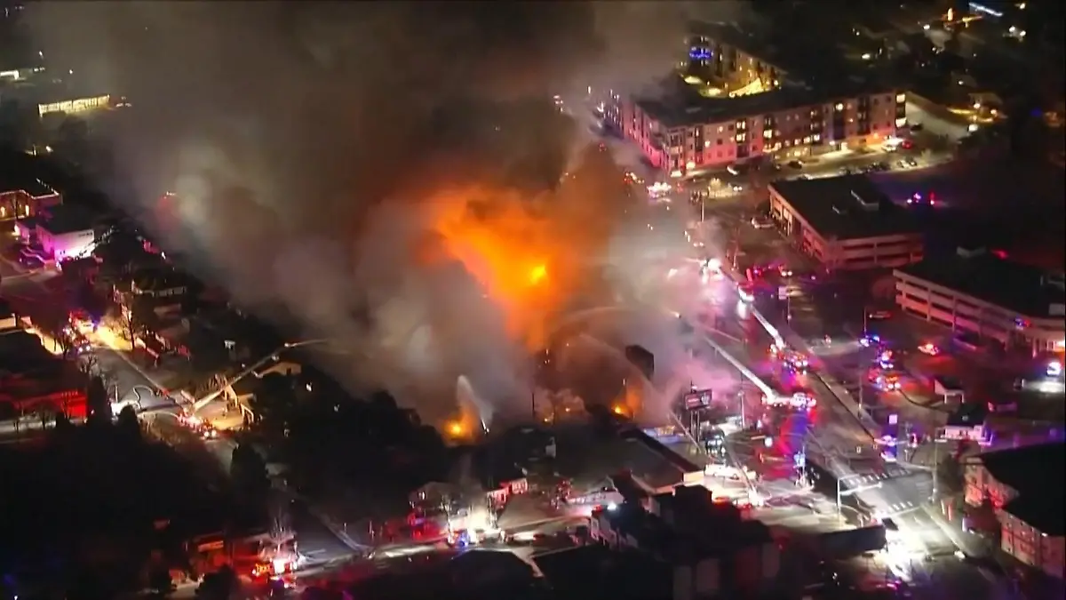 Riesenfeuer in Denver! Löschkräfte kämpfen über Stunden gegen die Flammen „Es ist sehr, sehr beängstigend“