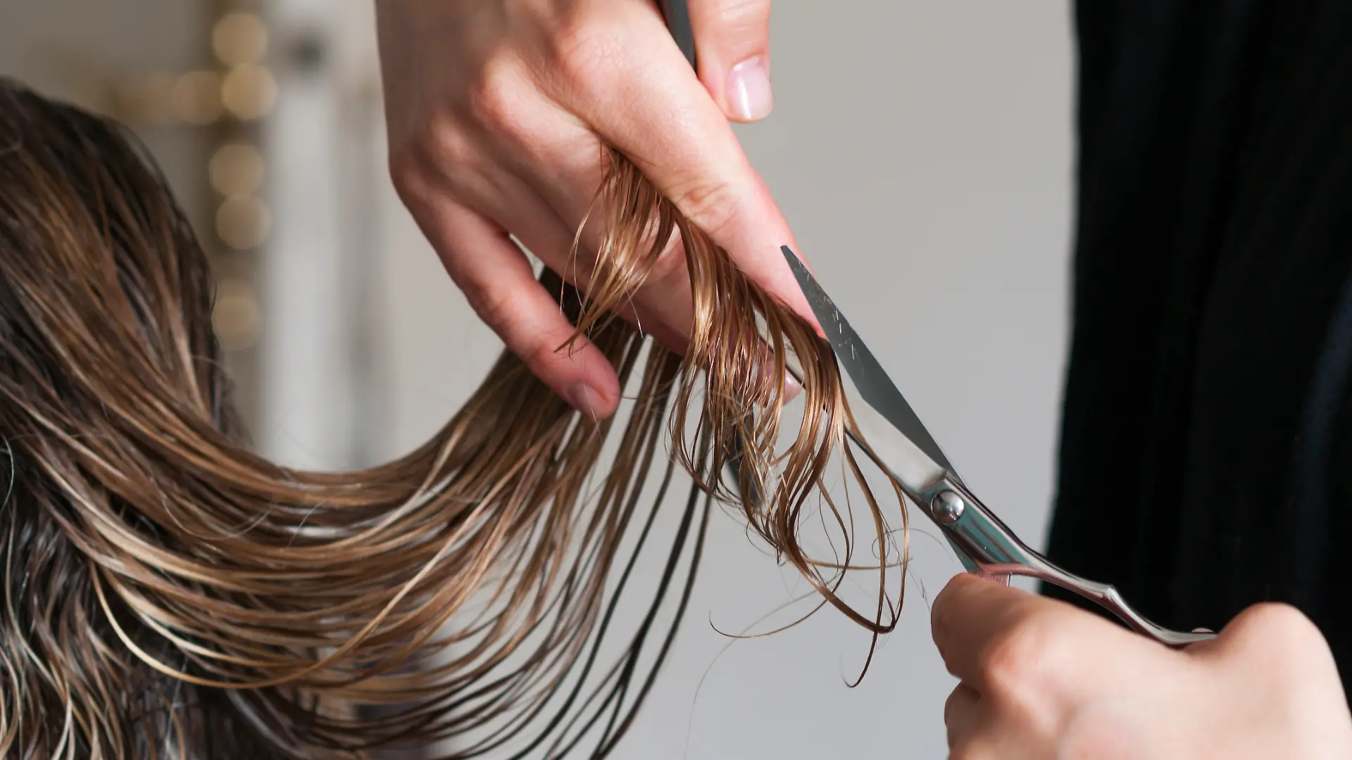 Frau beim Friseur