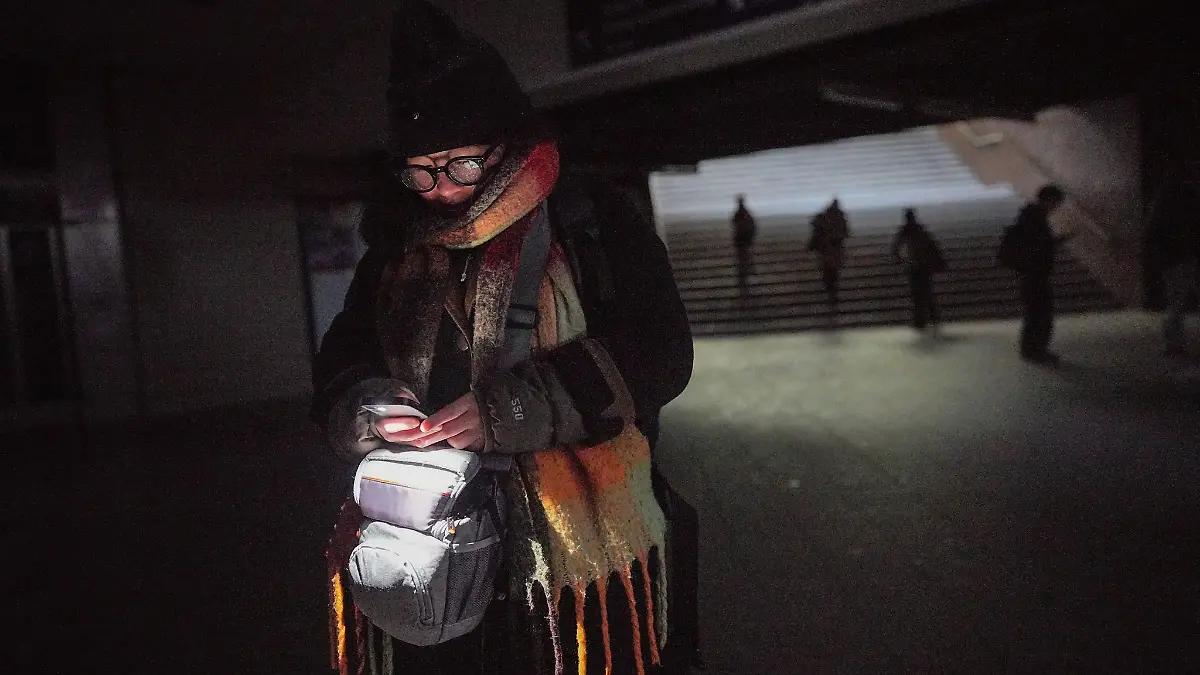 Wegen des Stromausfalls mitten im Winter sollen Notunterkünfte für betroffene Menschen bereitgestellt werden.