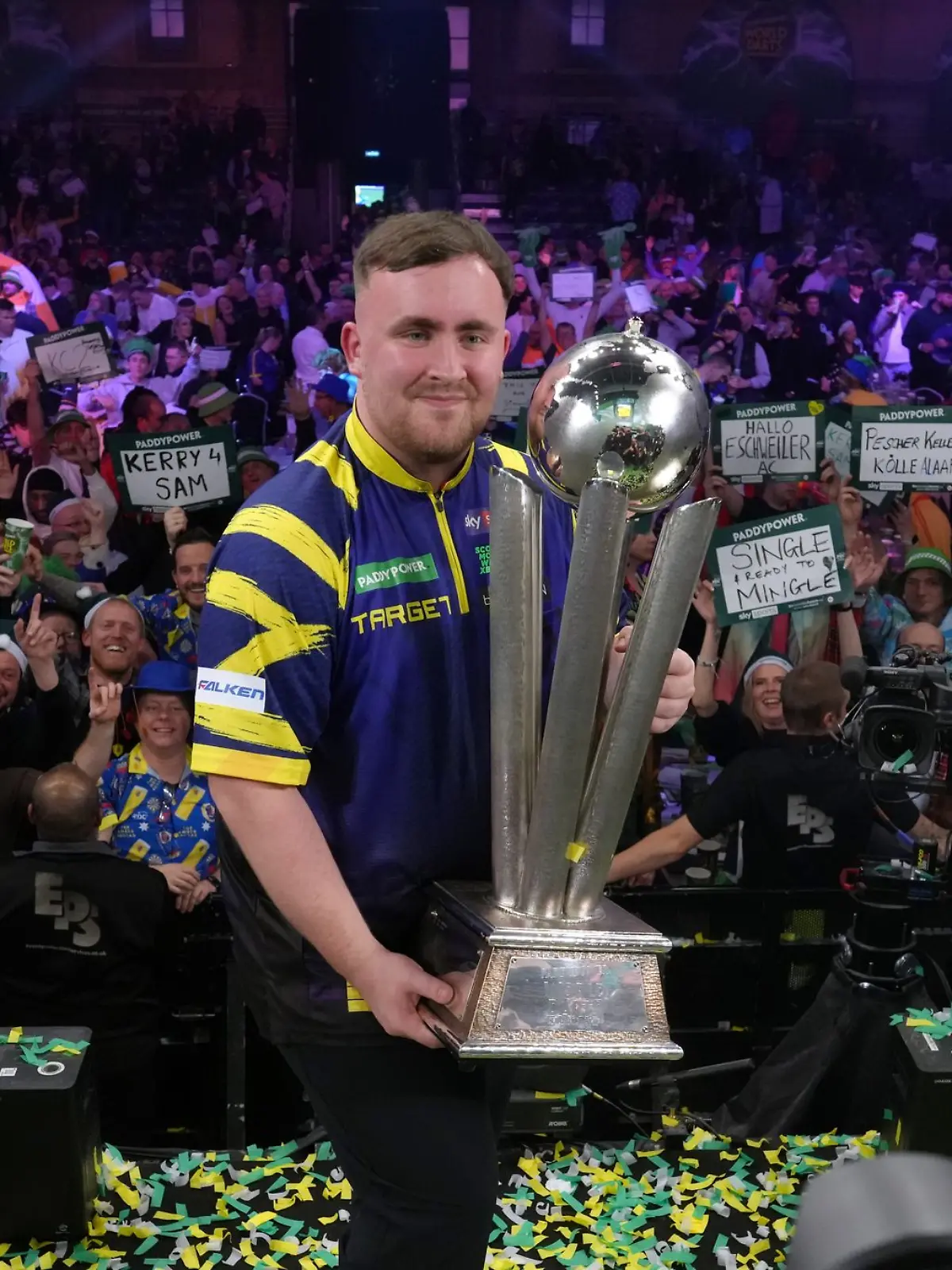 Bild zu: "Größter Gegner Wespe: Littler nimmt Darts-Welt auseinander"