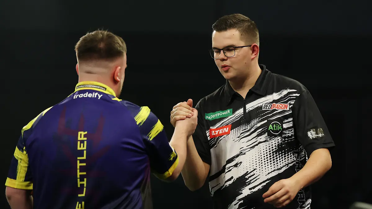 Gestern traf Gian van Veen im Finale der Darts-WM auf Luke Littler, heute tritt er bei der Promi-Darts-WM 2026 an