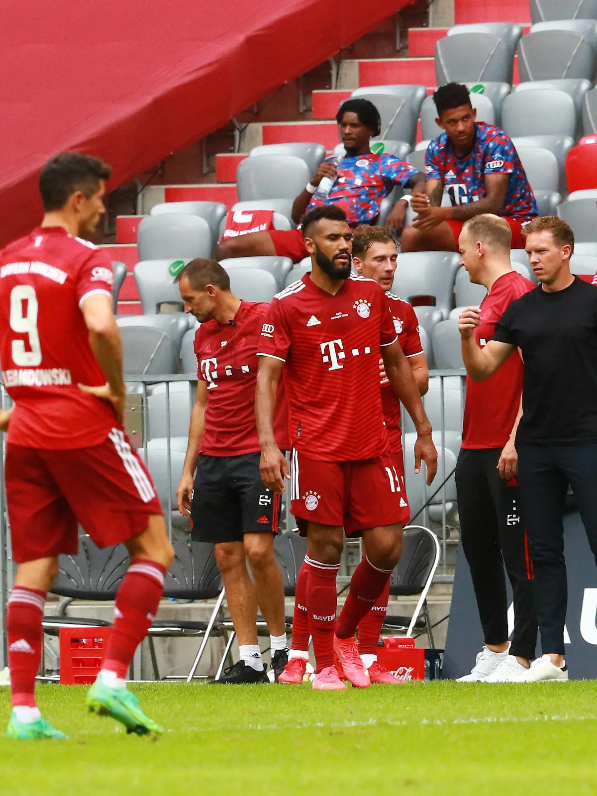  Trainer Julian Nagelsmann FCB und 09 Robert Lewandowski, 13 Eric Maxim Choupo-Moting, Jamal Musiala - besprechen sich Fussball / Audi Football Summit / FC Bayern Muenchen - FC Napoli / Allianz Arena Muenchen am 31.07.2021 FOTO: Mladen Lackovic / LakoPress *** Coach Julian Nagelsmann FCB and 09 Robert Lewandowski, 13 Eric Maxim Choupo Moting, Jamal Musiala discuss football Audi Football Summit FC Bayern Muenchen FC Napoli Allianz Arena Muenchen on 31 07 2021 PHOTO Mladen Lackovic LakoPress