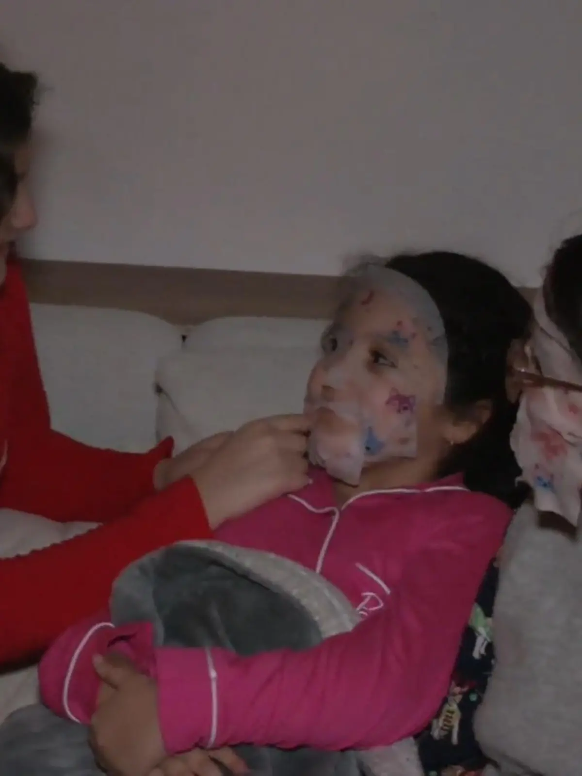 Bild zu: "Berliner Familie sitzt in der Kälte! Mutter stocksauer"