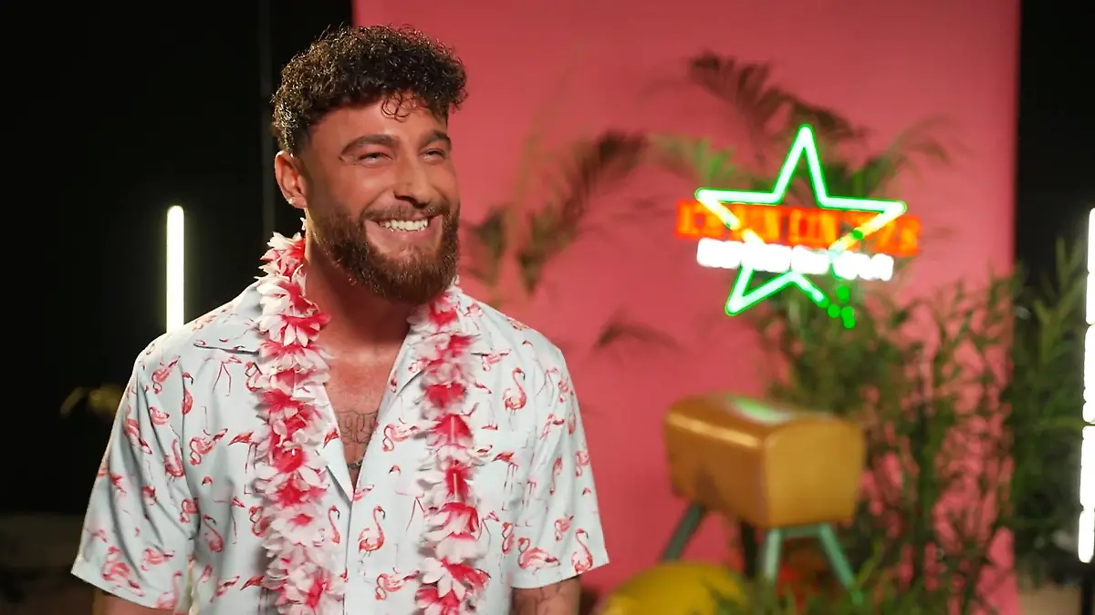 Umut Tekin kann sein Glück kaum fassen Flirt-Ansage vom Dschungelcamp-Kandidat