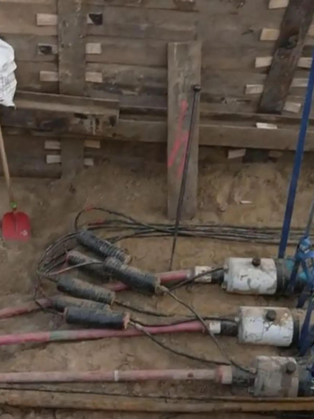 Bild zu: "Wer steckt hinter dem Brandanschlag auf eine Kabelbrücke in Berlin?"