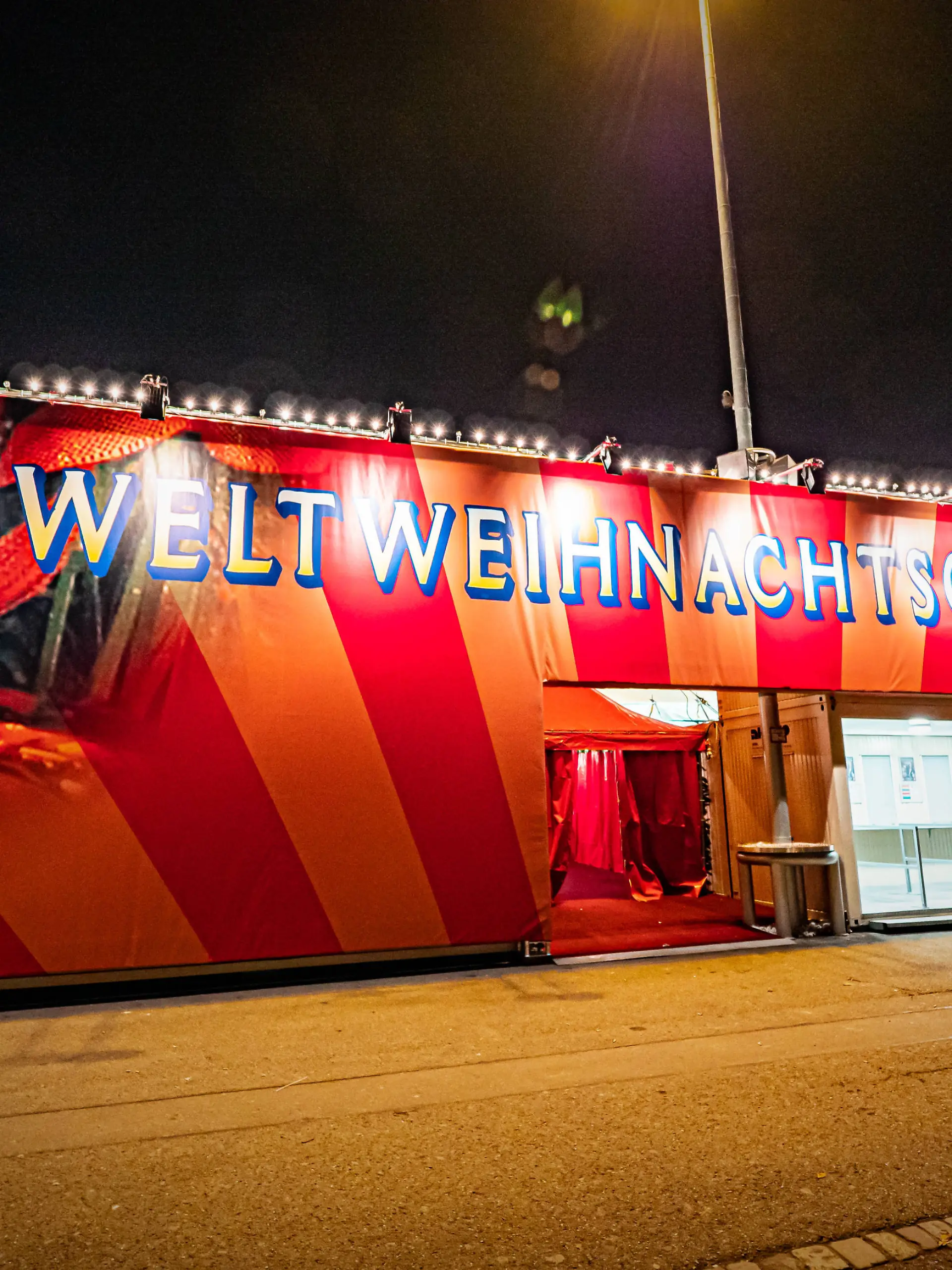 Bild zu: "Mitten in der Vorstellung! Artistenpaar stürzt zehn Meter in die Tiefe"