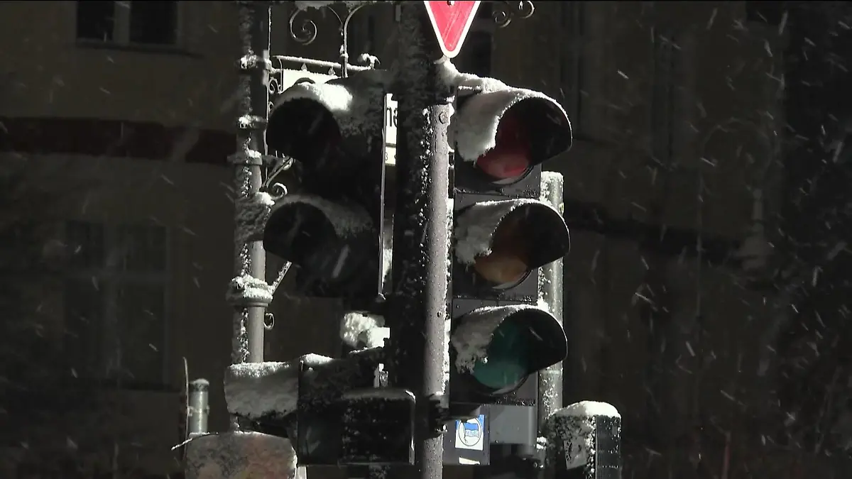 Reul zum Anschlag auf Stromnetz in Berlin Interview mit Innenminister