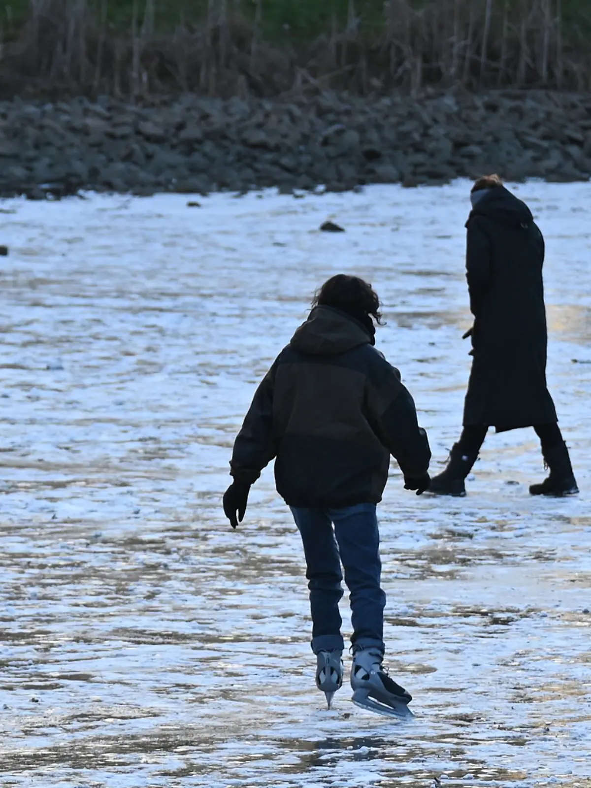 Bild zu: "DLRG warnt: „Das Eis ist extrem unberechenbar”"