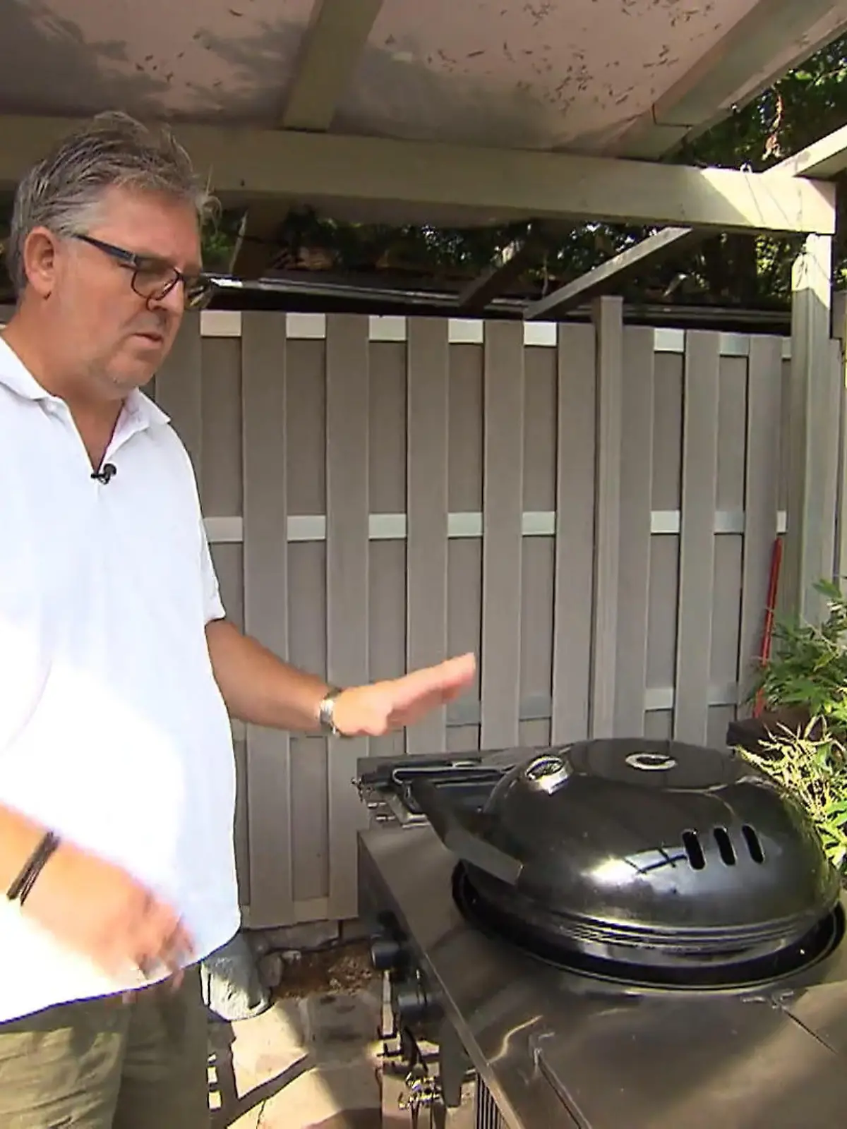 Bild zu: "Andreas zeigt sein Zuhause – und setzt aufs Feuer"