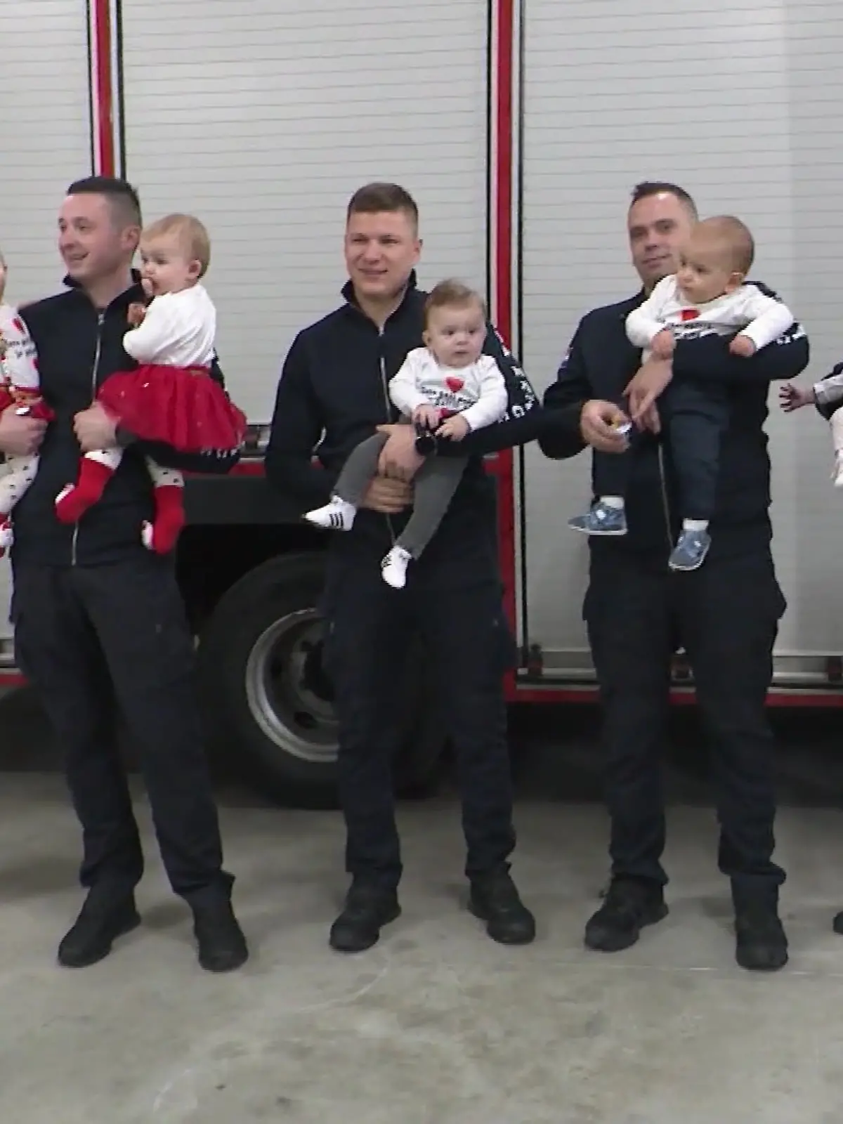 Bild zu: "Tatü Tata, die Babys sind da! Süßer Nachwuchs-Boom auf Feuerwehrwache"