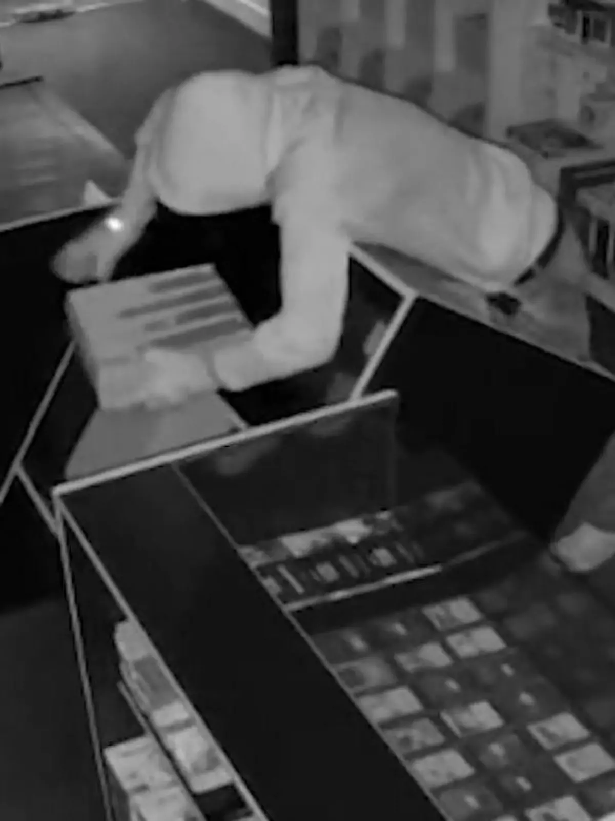 Bild zu: "Deppen-Diebe übersehen das Wertvollste – und verlieren auch noch Hälfte der Beute!"