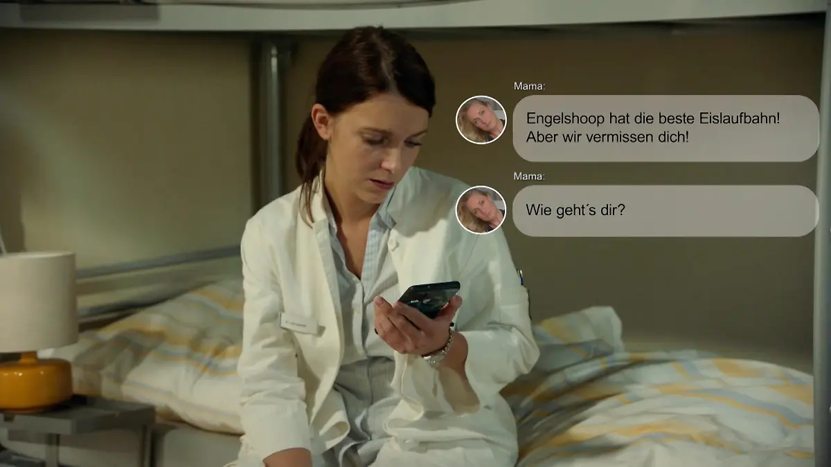 Lilly versucht sich mit Arbeit abzulenken, aber eine Nachricht ihrer Mama wirft sie emotional wieder zurück. 