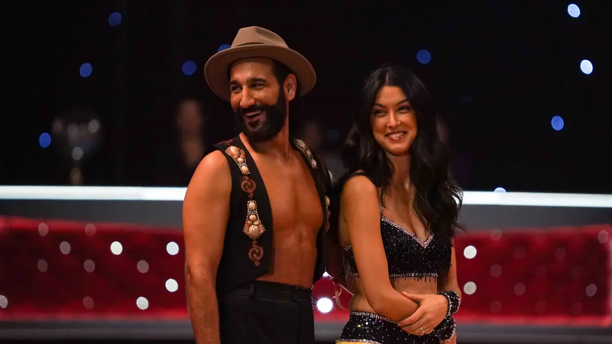 Let s Dance - Die Live-Tour 2019 Massimo Sinato & Rebecca Mir während der Live-Show LetÜ\u0002s Dance Live Show am 27.11.2019