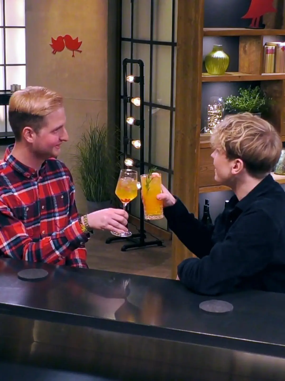 Bild zu: "Carl und Jonas: Passt Backliebe zu Konzertnächten?"