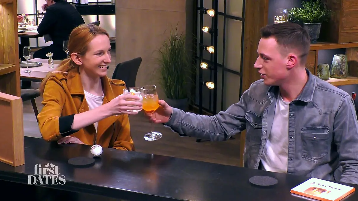 Julia und Jonny: Gedichte, Metal – wird das ein Match? Romantik vs. Headbangen