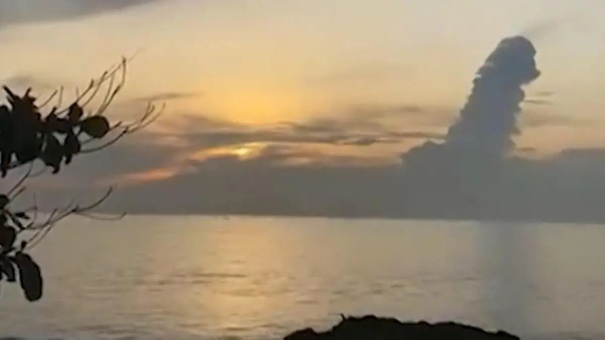 Mutter Natur, schau weg! Diese Penis-Wolke steht wie 'ne Eins Himmel, was ein Höhepunkt