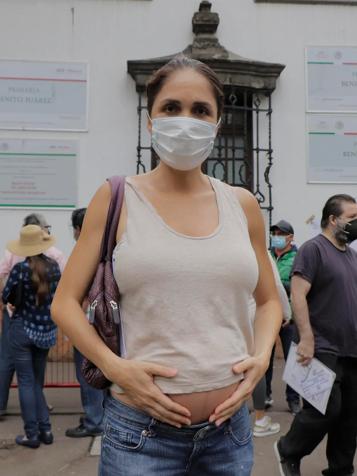  Vaccination Of Pregnant Women Against COVID-19 Begins In Mexico City A pregnant woman outside the facilities of the Benito Juarez Elementary School, located in the Cuauhtemoc district of Mexico City, before being immunized with the first dose of the Pfizer-BioNTech biologic against COVID-19 during the sanitary emergency and the yellow epidemiological traffic light in the capital. Mexico City Mexico vieyra-notitle210513_npGd2 PUBLICATIONxNOTxINxFRA Copyright: xGerardoxVieyrax