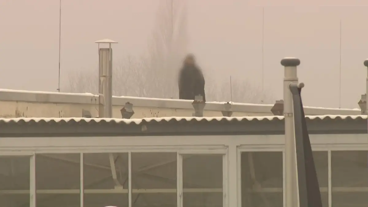 Dach-Flucht in Solingen Mann (35) verschanzt sich nach Diebstahl