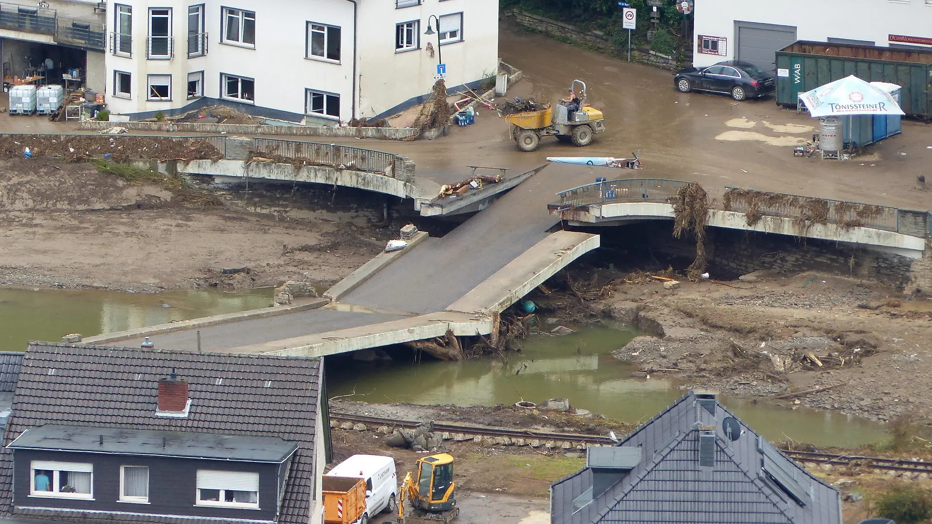 Dernau/Eifel Themenfoto: Naturkatastrophe, Hochwasser, Rheinland-Pfalz, Dernau, 27.07.2021 Die Flutkatastrophe hart Schäden unfassbaren Ausmasses hinterlaseen, hier der Ort Dernau/Eifel, Themenfoto: Naturkatastrophe, Hochwasser, Rheinland-Pfalz, Eifel, Dernau - *** Dernau Eifel theme photo natural disaster, flood, Rhineland-Palatinate, Dernau, 27 07 2021 The flood disaster hard damages of unimaginable extent hinterlaseen, here the place Dernau Eifel, theme photo natural disaster, flood, Rhineland-Palatinate, Eifel, Dernau Copyright: xAugstx/xEibner-Pressefotox EP_jat