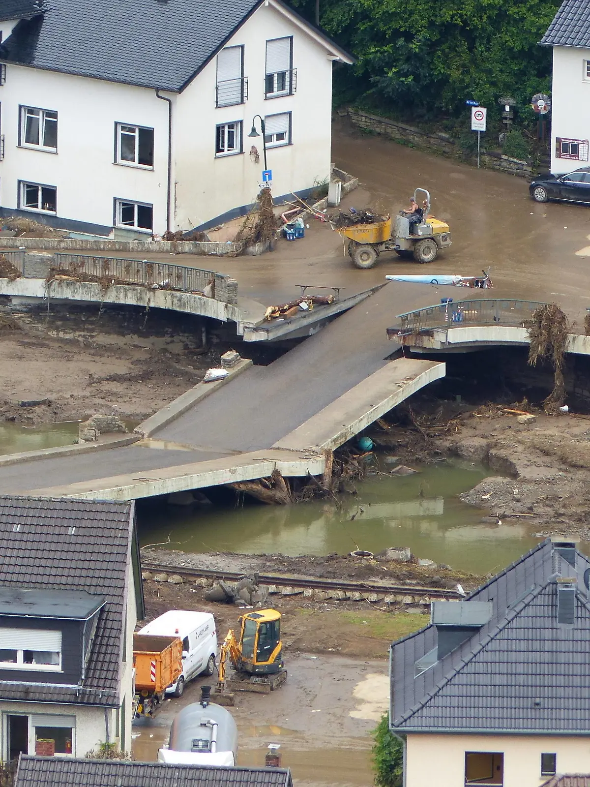  Dernau/Eifel Themenfoto: Naturkatastrophe, Hochwasser, Rheinland-Pfalz, Dernau, 27.07.2021 Die Flutkatastrophe hart Schäden unfassbaren Ausmasses hinterlaseen, hier der Ort Dernau/Eifel, Themenfoto: Naturkatastrophe, Hochwasser, Rheinland-Pfalz, Eifel, Dernau - *** Dernau Eifel theme photo natural disaster, flood, Rhineland-Palatinate, Dernau, 27 07 2021 The flood disaster hard damages of unimaginable extent hinterlaseen, here the place Dernau Eifel, theme photo natural disaster, flood, Rhineland-Palatinate, Eifel, Dernau Copyright: xAugstx/xEibner-Pressefotox EP_jat
