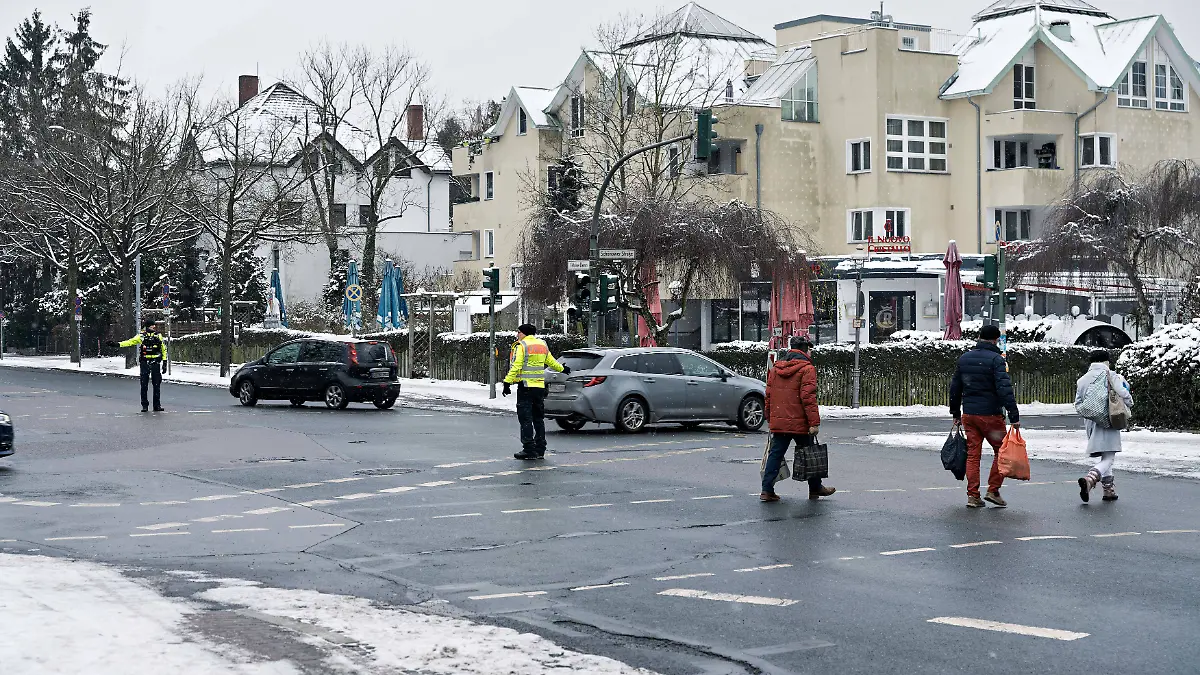 Live-Ticker-Strom-in-Berlin-wird-wieder-hochgefahren-das-Bibbern-hat-ein-Ende