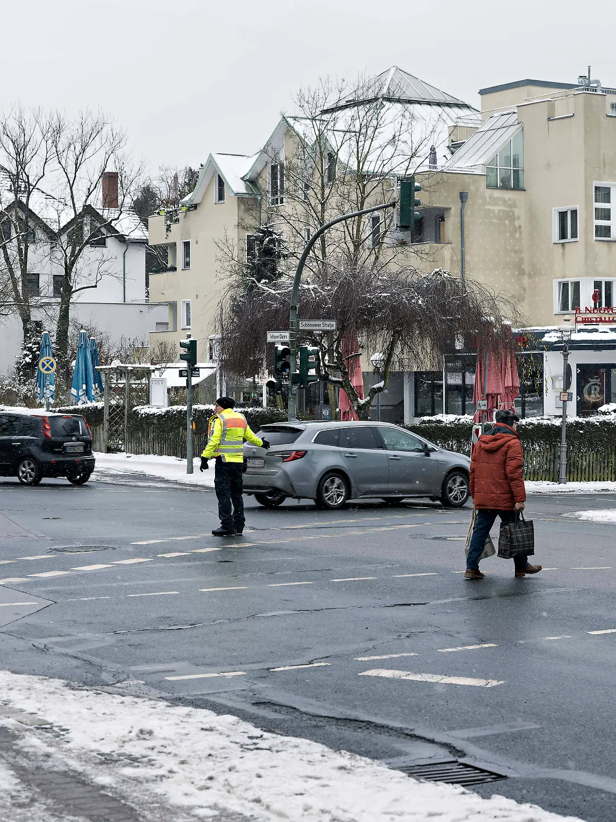 06.01.2026,Berlin,nach einem Brandanschlag auf die Stromversorgung ist diese im Südwesten der Stadt nach wie vor unterbr