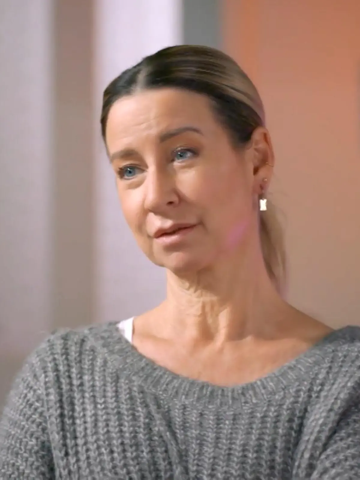 Unter uns: Ute beobachtet Dana und Ferhat beim Tanzen