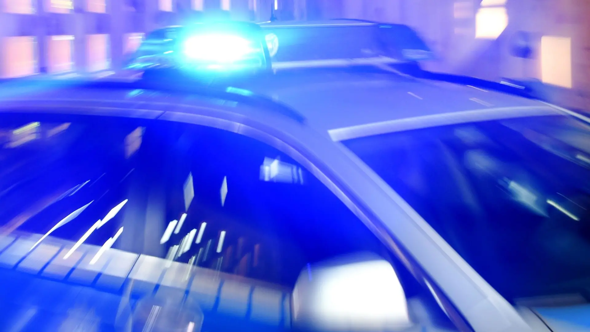 Nach einem Streit mit einem Verletzten hat sich der mutmaßliche Messerstecher bei der Hamburger Polizei gestellt. (Symbolbild)