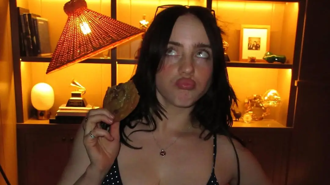 USA-Hauteng-statt-oversized-Billie-Eilish-berrascht-Fans-mit-diesem-Foto