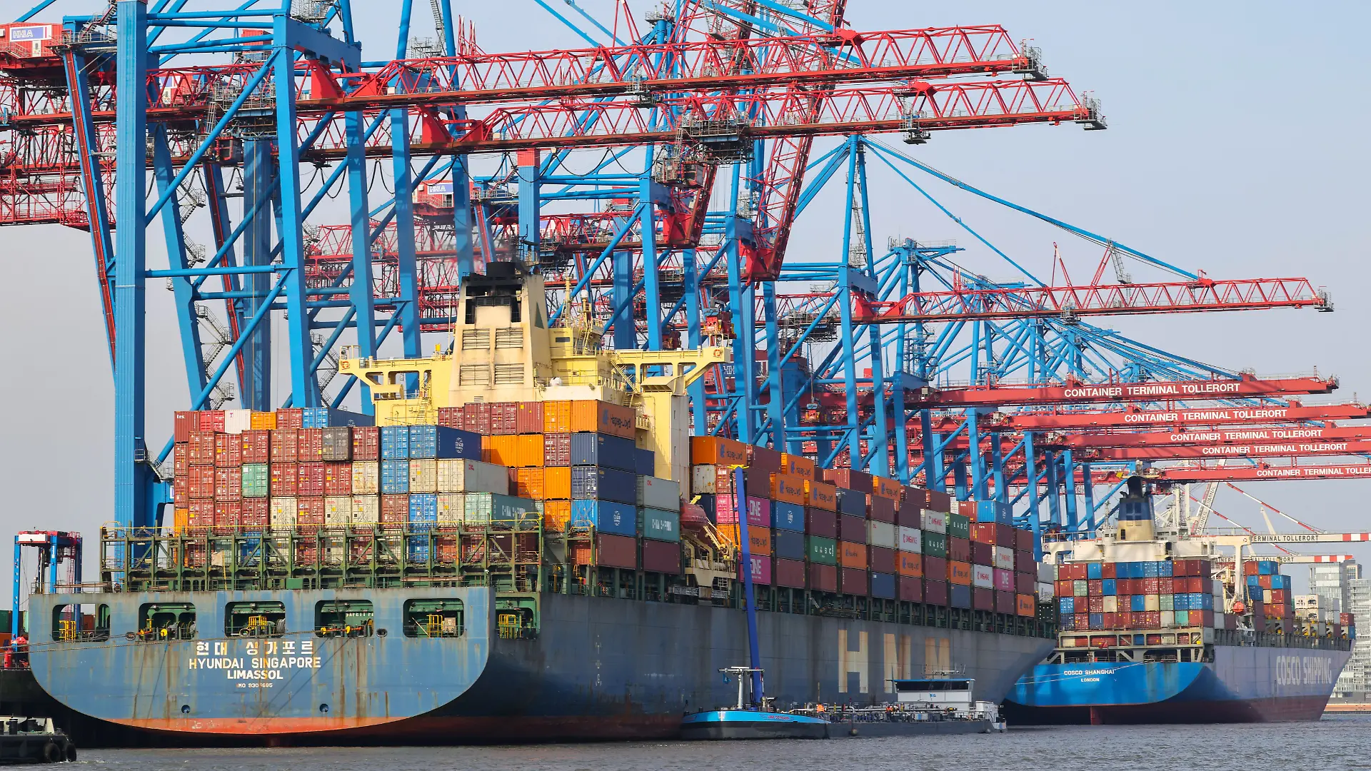 Wirtschaftsleistung 2025: Hamburg profitiert laut Ifo-Institut von seiner starken Logistik, dem internationalen Handel über den Hafen und einem boomenden Dienstleistungssektor.