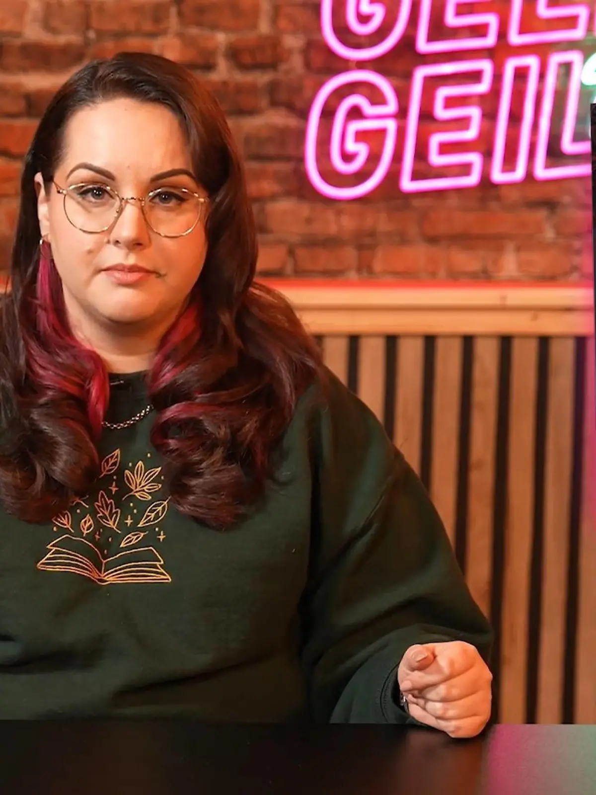 Bild zu: "Stalker-Romantik: Wie problematisch sind die Bücher auf Booktok?"