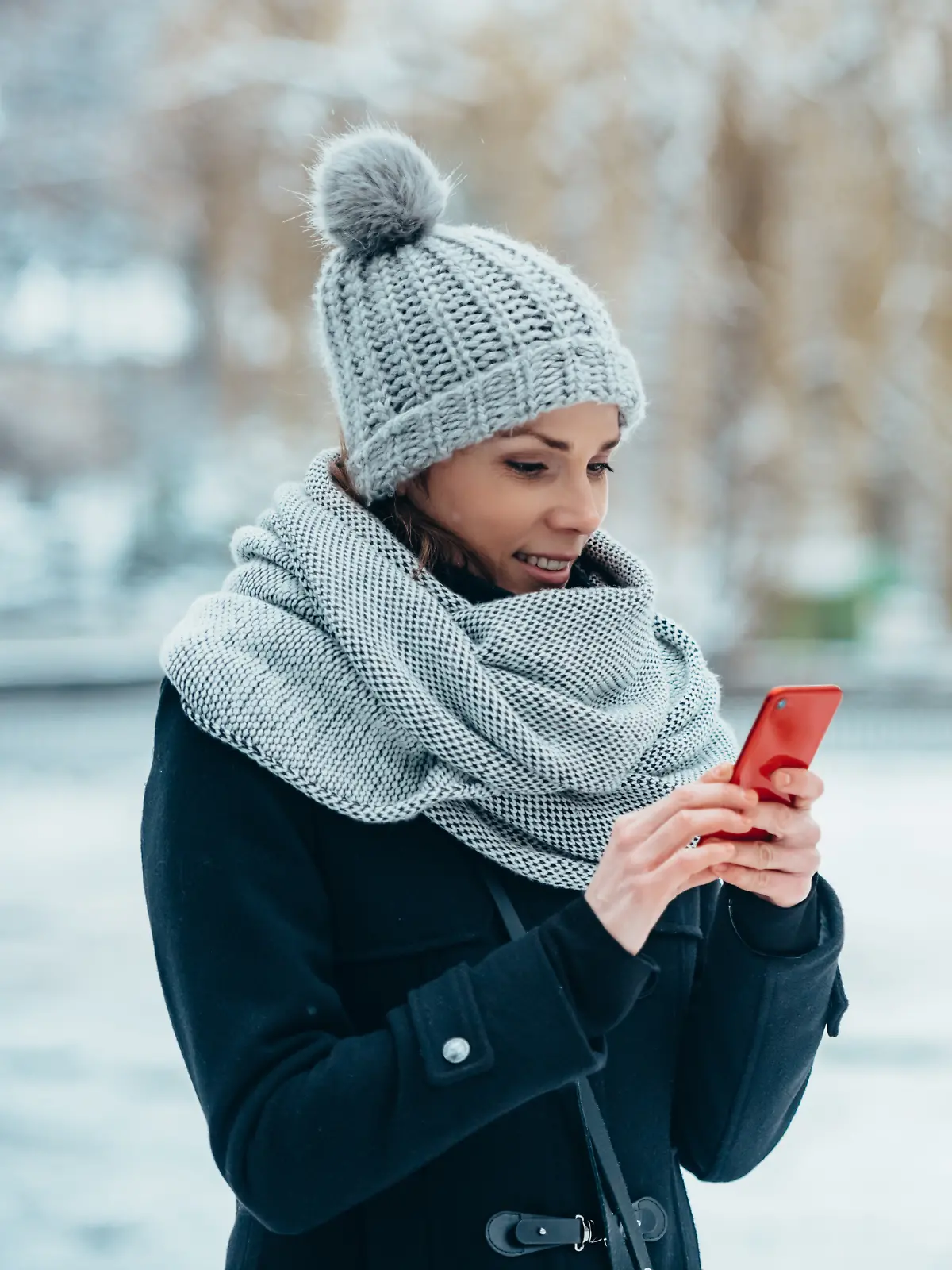 ak vb fr+ junge Frau macht ein Selfie mit dem Handy